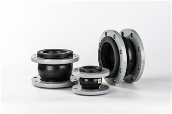 如何与法兰盘配合使用柔性橡胶接头？